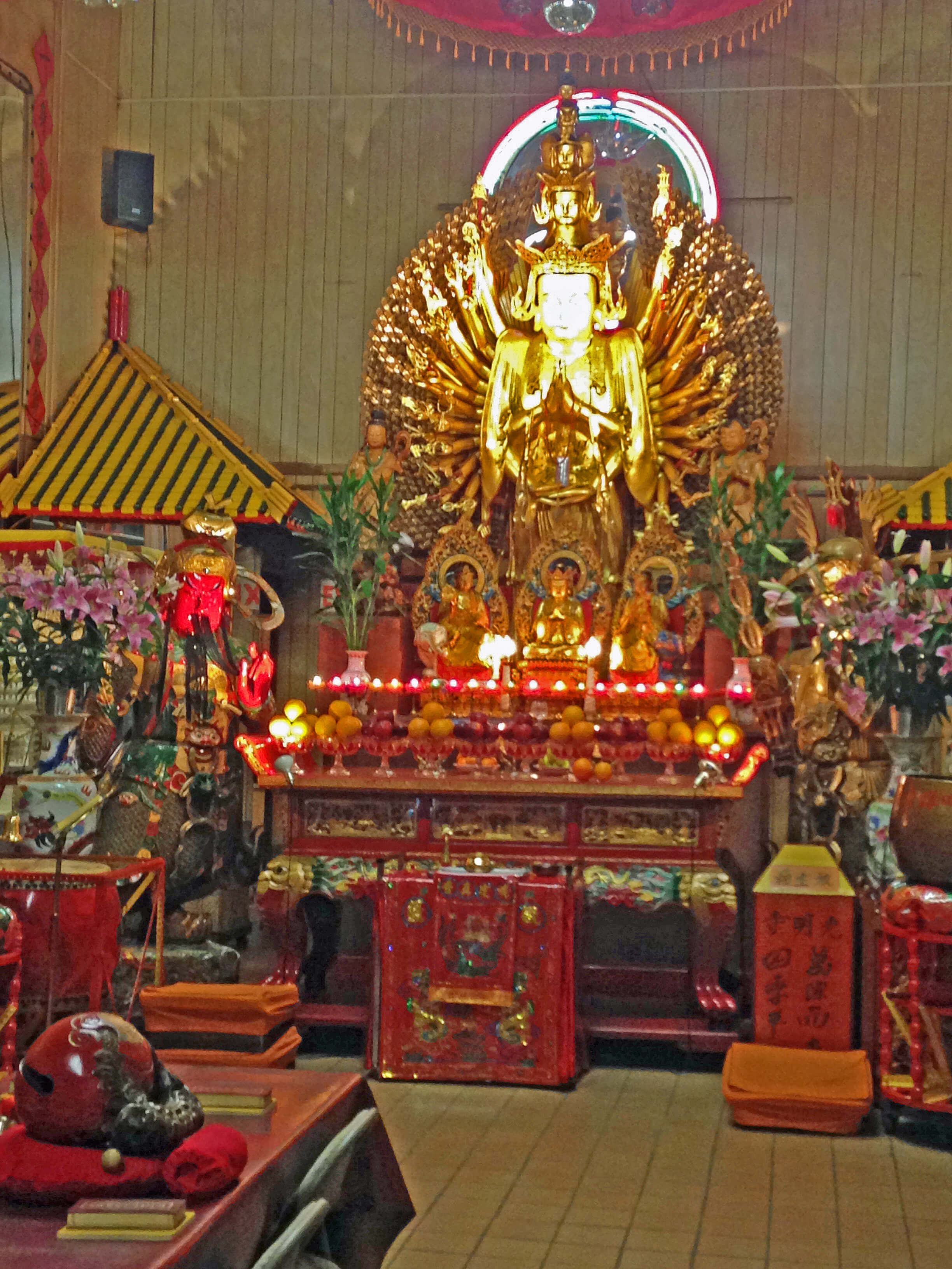 Statue of Thousand-Hand, Thousand-Eye Great Compassion Avalokiteśvara Bodhisattva located in New York's Guang Ming Temple