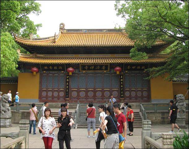 photo of The front of Puji Monastery located at Mount Putuo. All persons entered the monastery through a side door (not seen in photo).